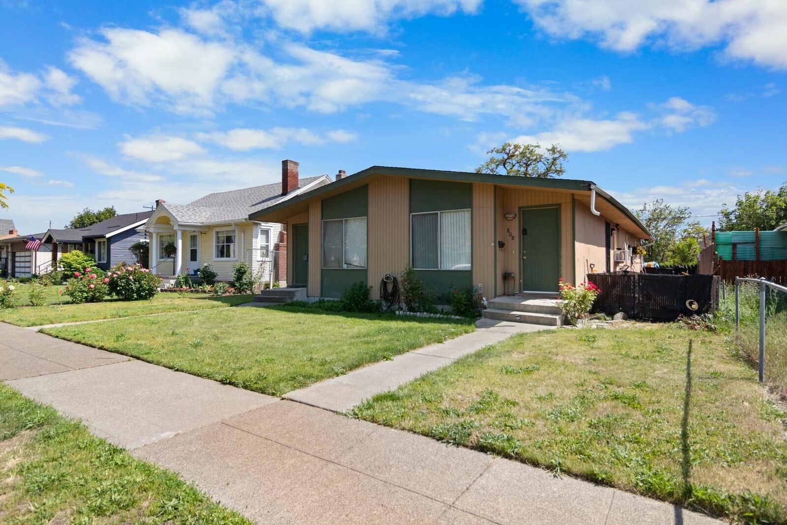 Property Photo:  808-810 E Dalton Ave  WA 99207 