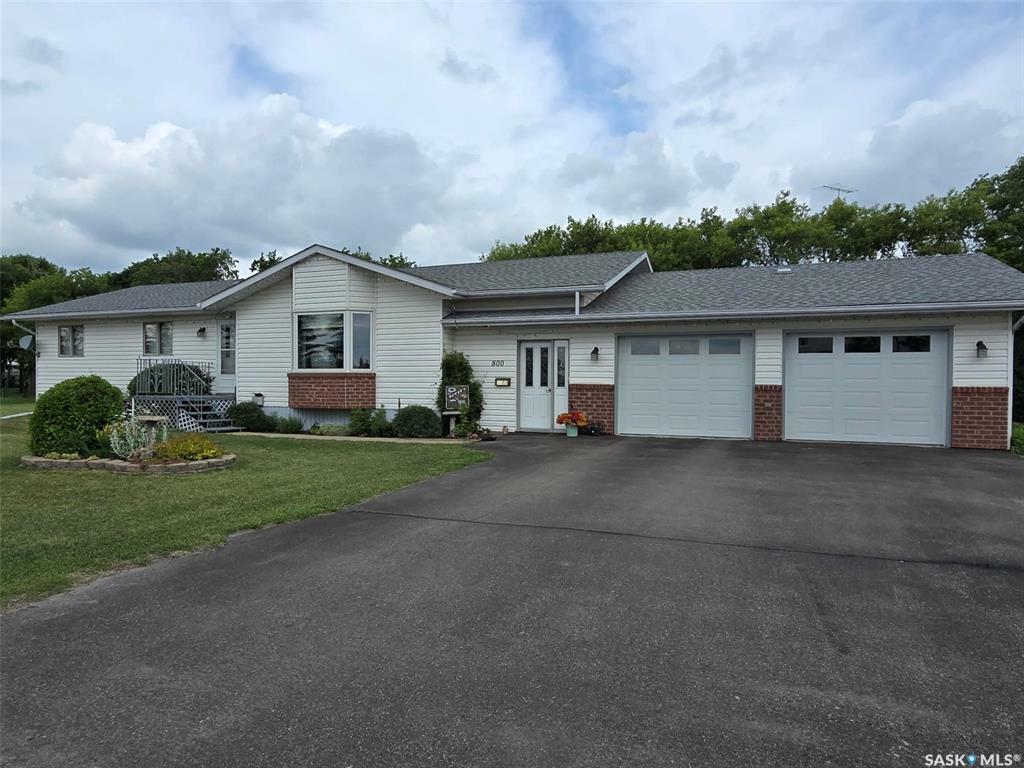 800 Black Avenue  Grenfell SK S0G 2B0 photo