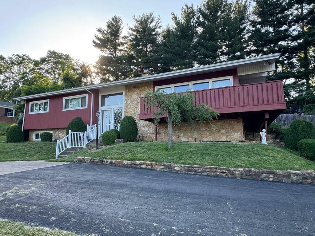 Property Photo: 25 Applewood Drive OH 45601