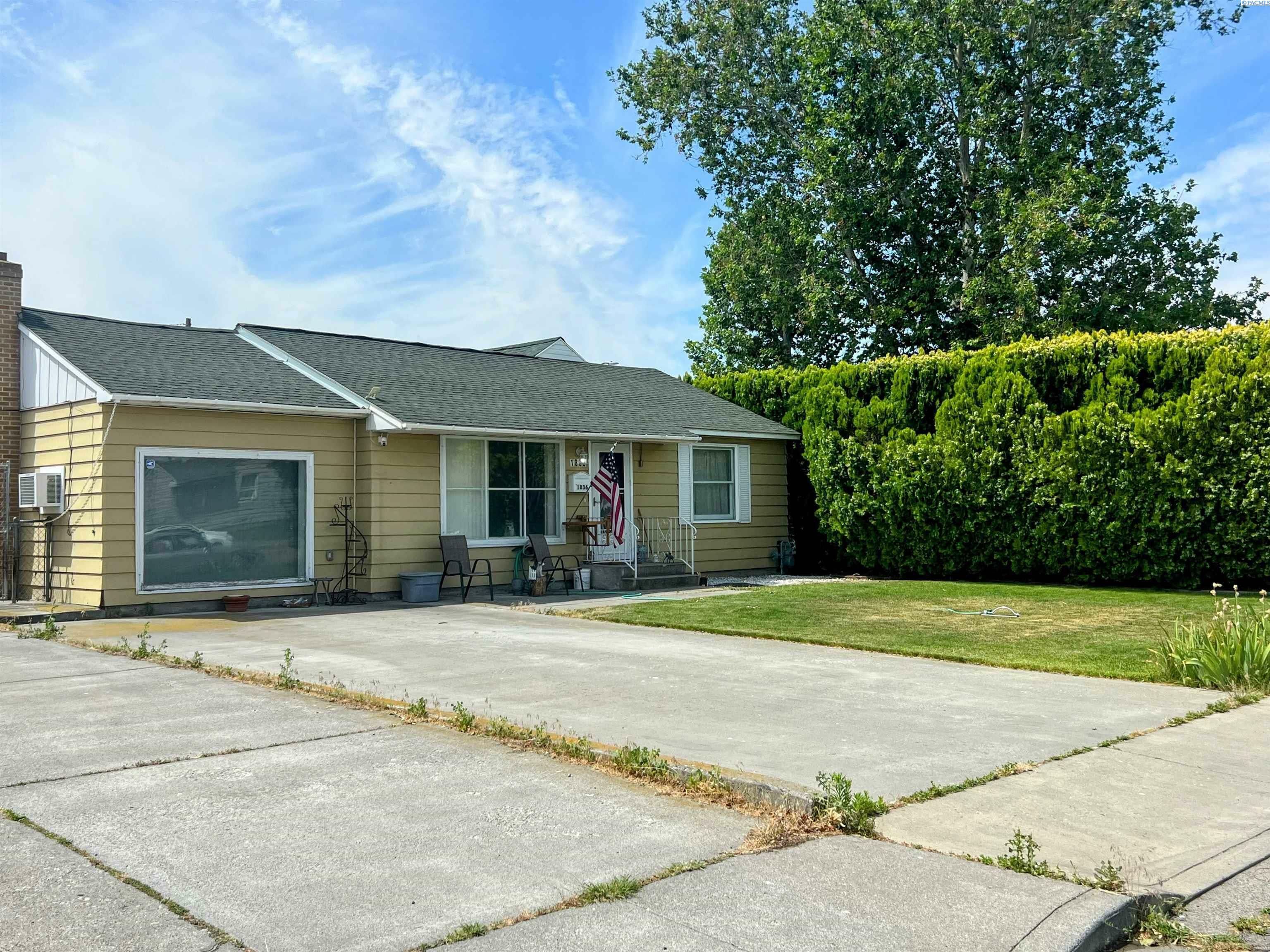 Property Photo: 1836 W Park WA 99301