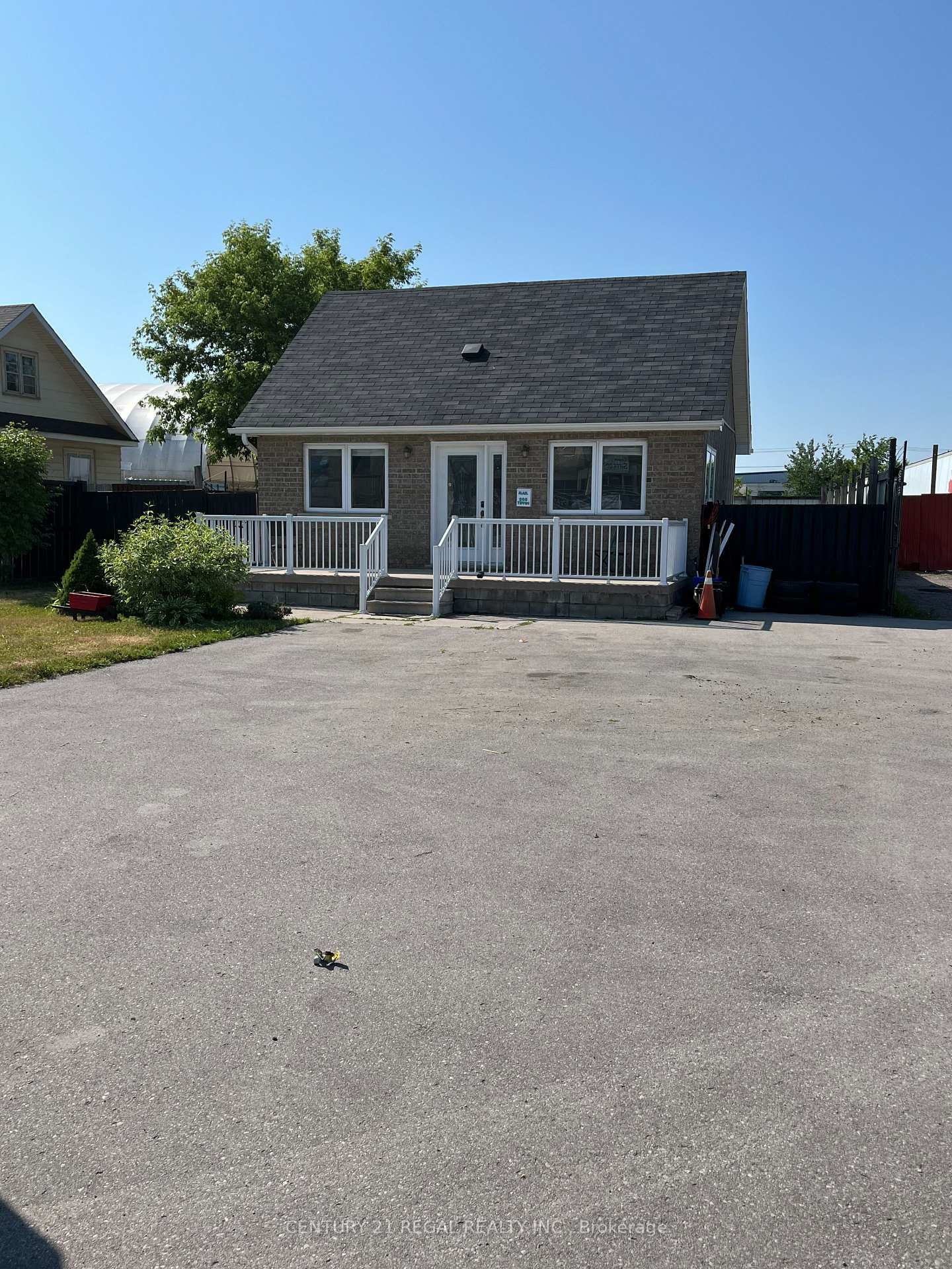 Property Photo: 208 Tiffin Street ON L4N 2N4
