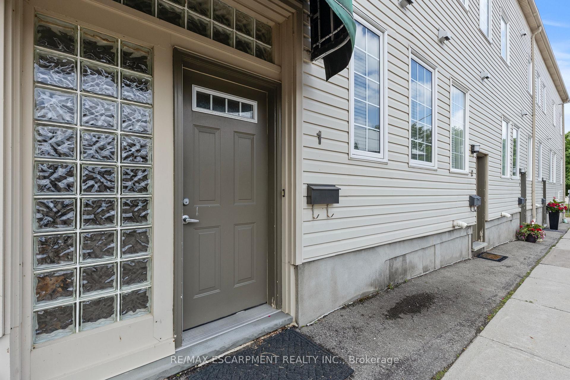 Property Photo: 49 Ontario Street 1 ON L3M 3H2