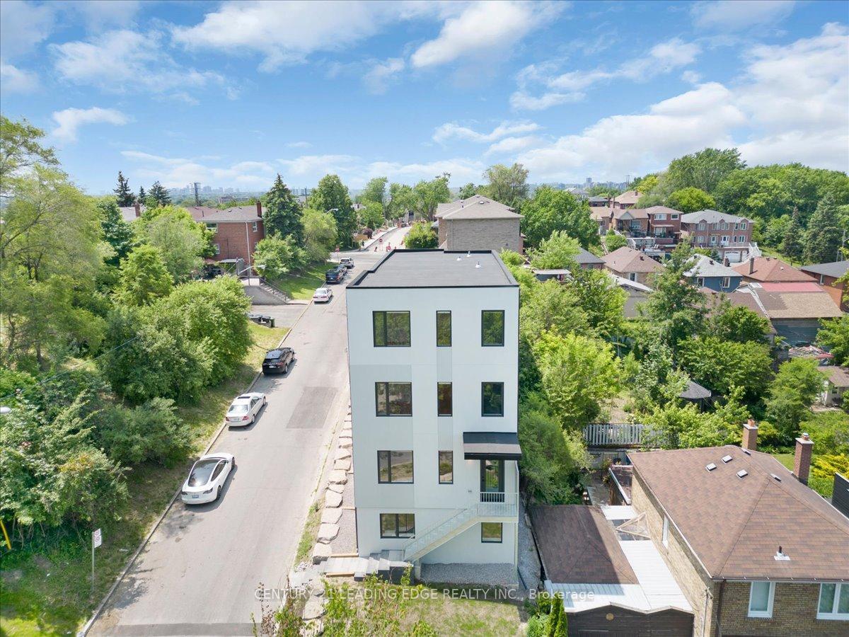 Property Photo: 10 Summit Avenue 4 ON M6E 1X4