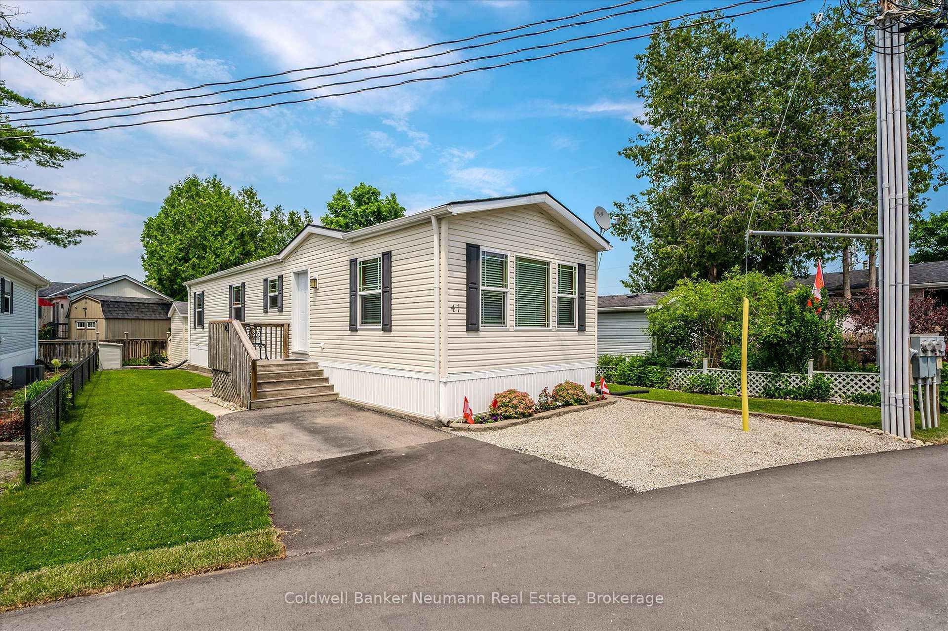 Property Photo:  41 Cedarbush Crescent  ON N0B 2J0 