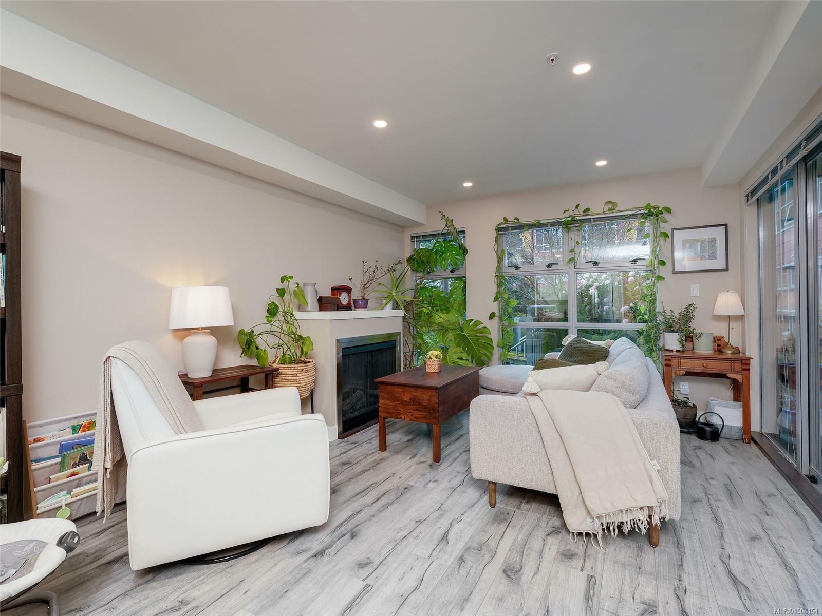 Photo de la propriété: 797 Tyee Rd 108 BC V9A 7R4