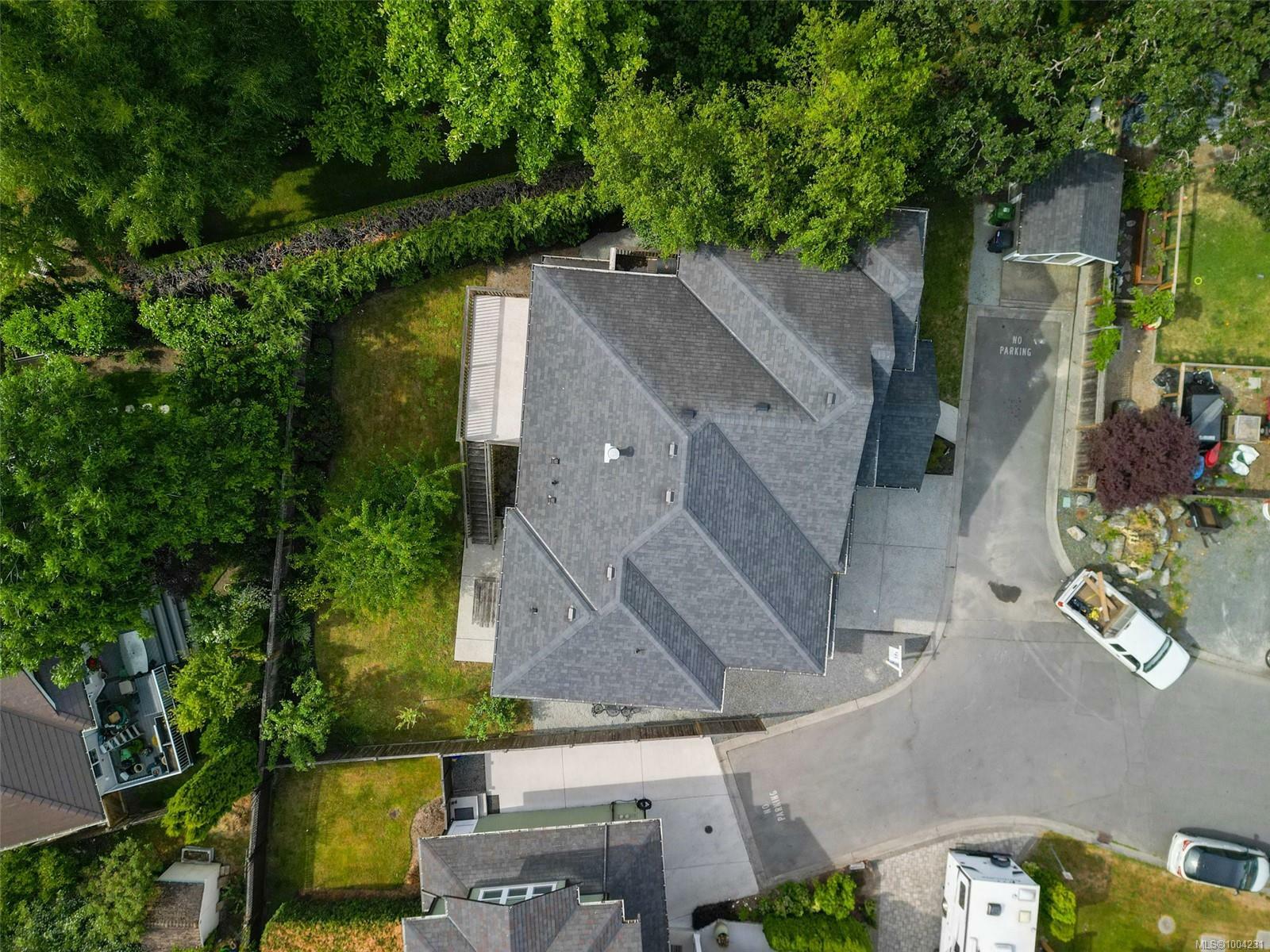 Property Photo:  1234 Knute Way  BC V8M 1G7 