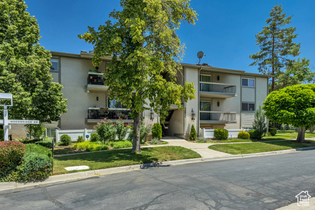 Property Photo: 4851 S Woodbridge Dr 38 UT 84117