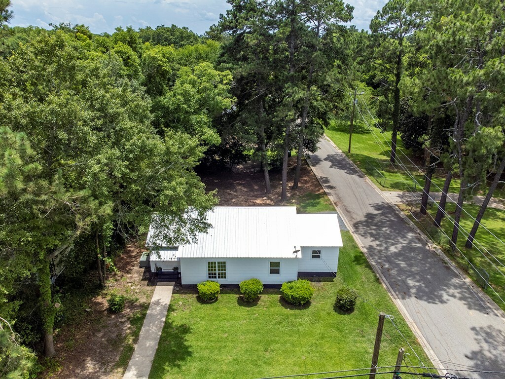 Property Photo: 707 Johnson Street SE GA 39842