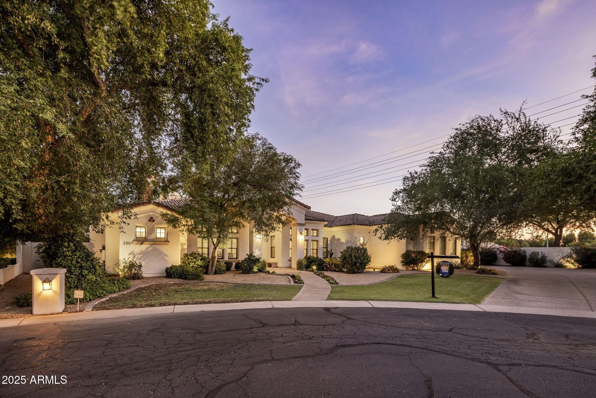 Property Photo:  2007 E Teakwood Place  AZ 85249 