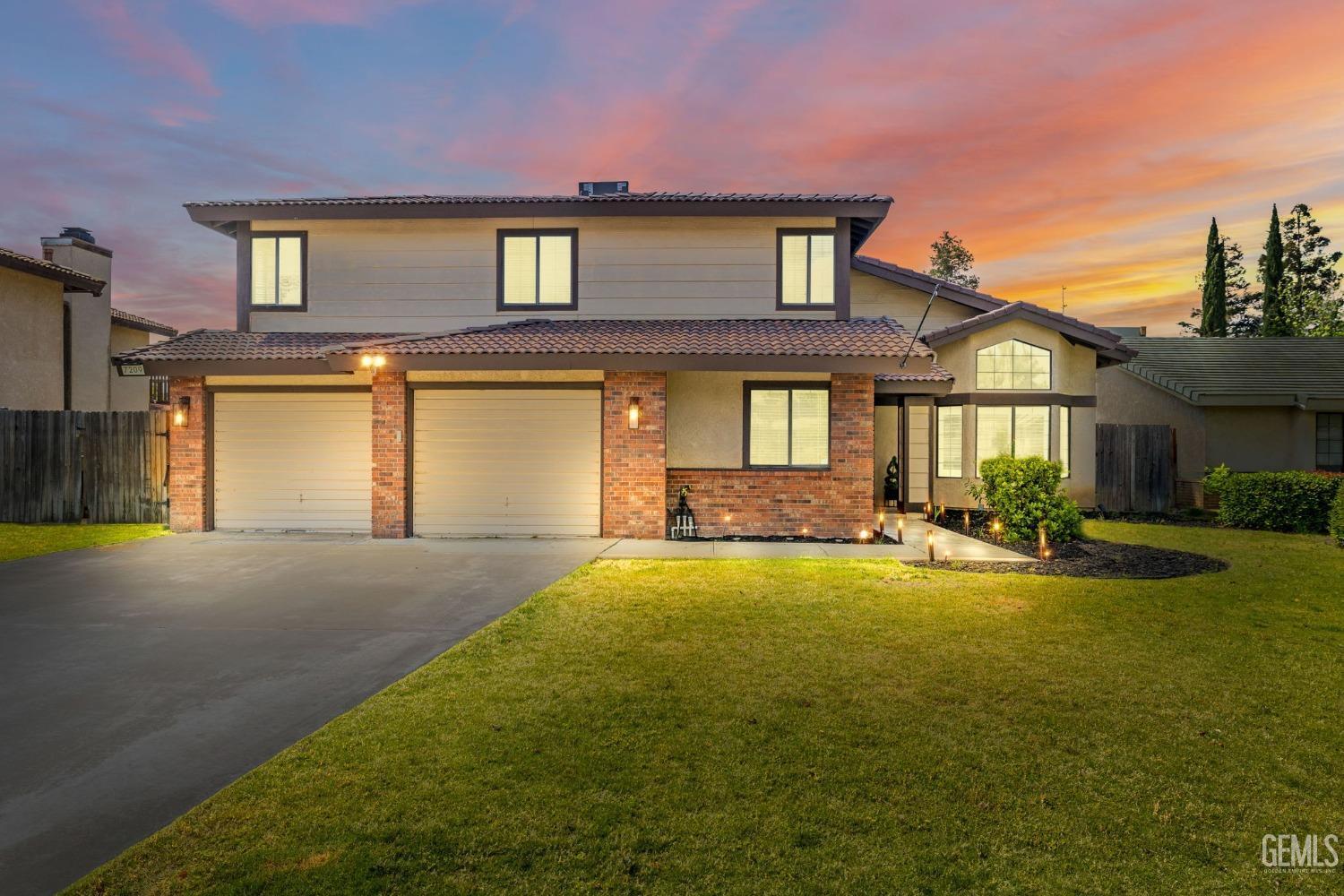 Property Photo: 7209 Copper Creek Way CA 93308