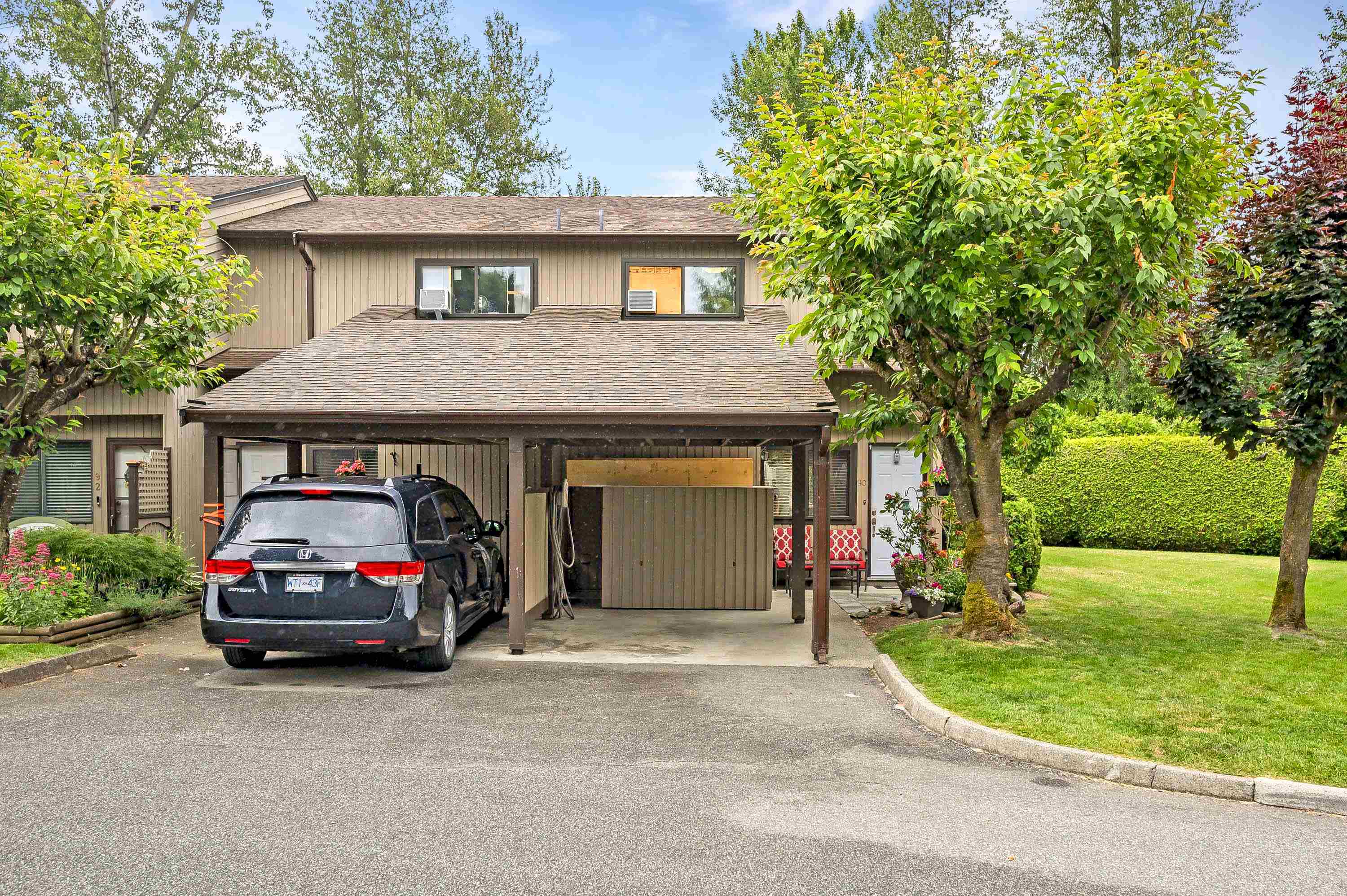 Property Photo: 27044 32 Avenue 90 BC V4W 3T1