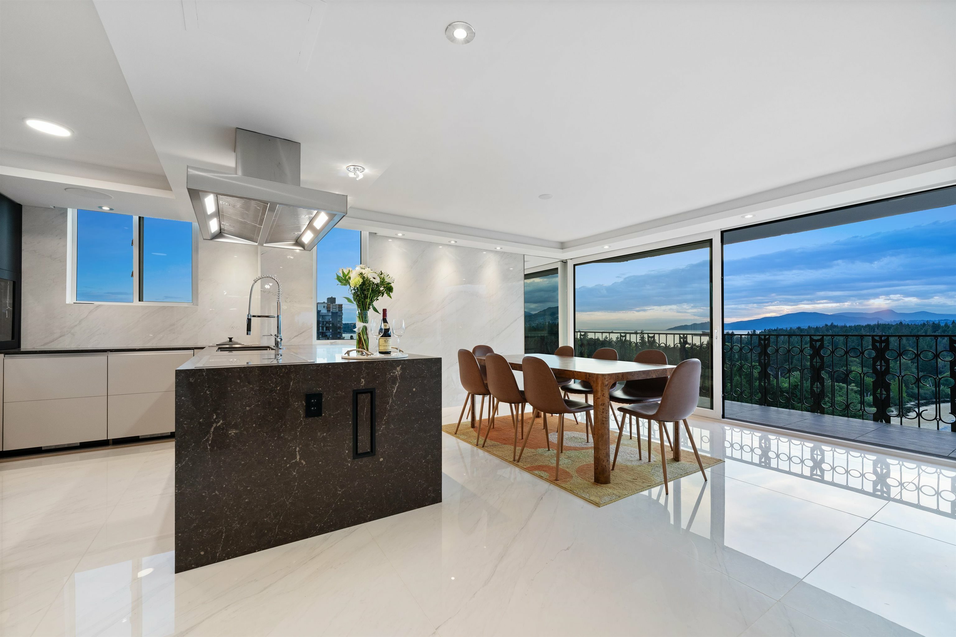 Property Photo: 845 Chilco Street 1501 BC V6G 2R2