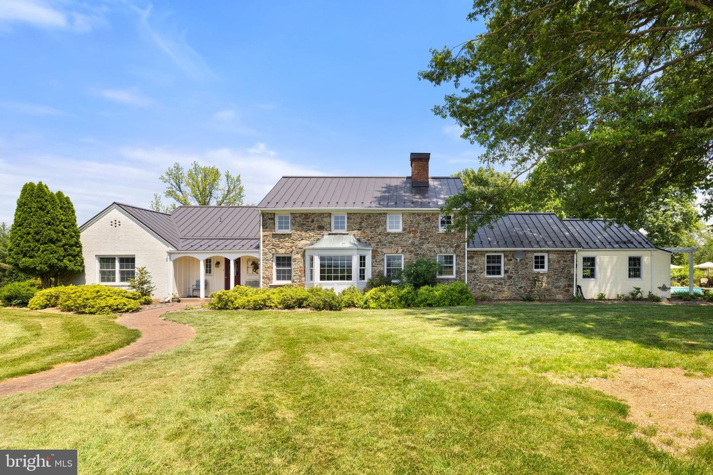 Property Photo: 20400 Beaverdam Bridge Road VA 20132