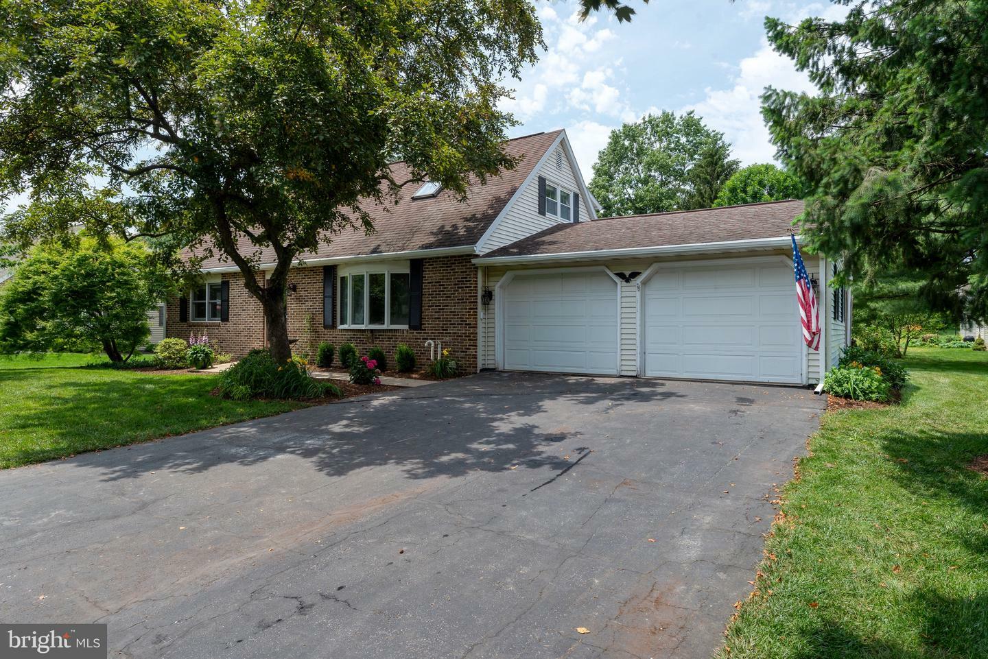 Property Photo:  27 Buttonwood Drive  PA 17543 