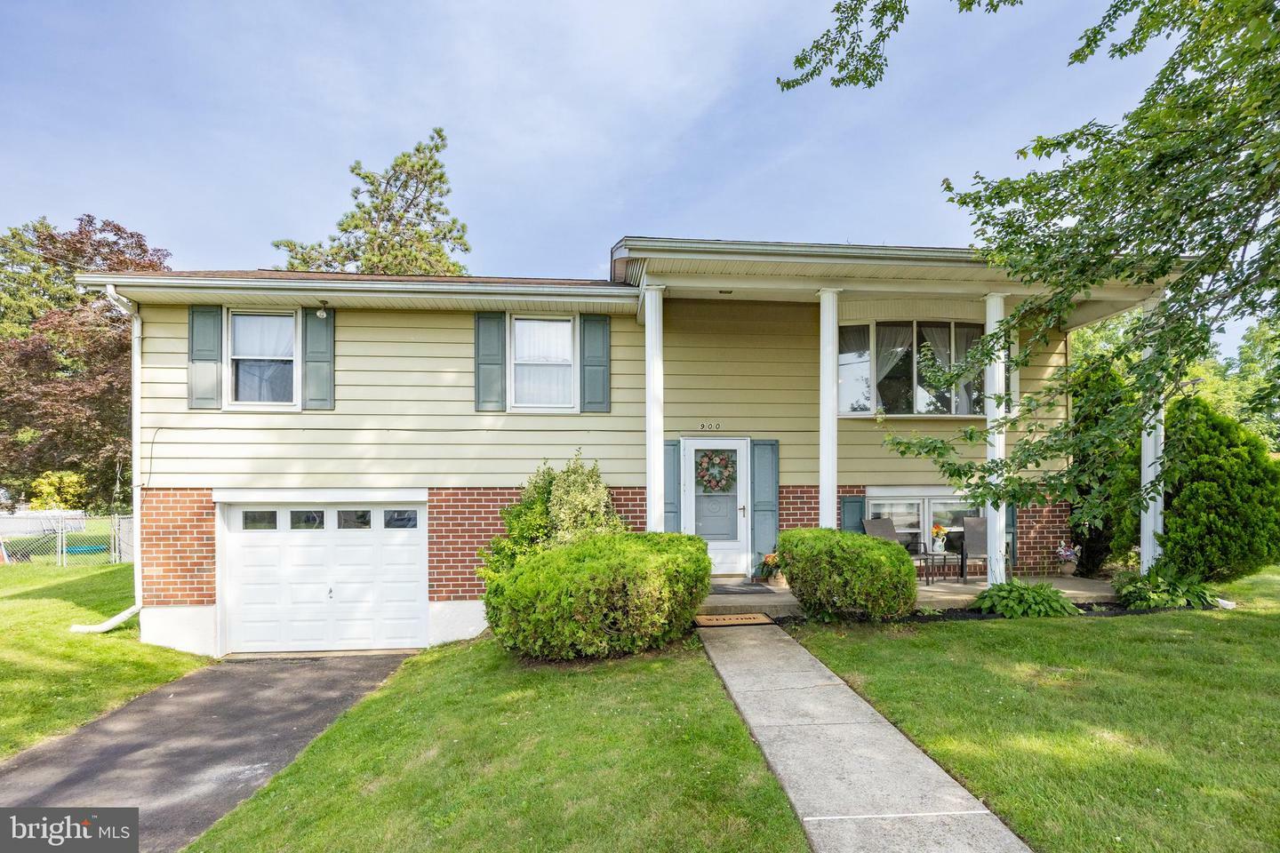 Property Photo: 900 Chestnut Street PA 19468