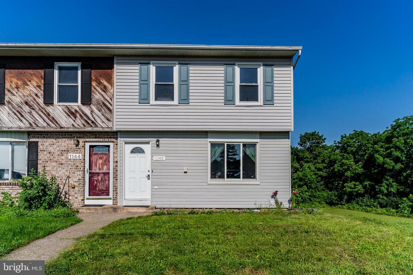 1142 Pheasant Drive N  Carlisle PA 17013 photo