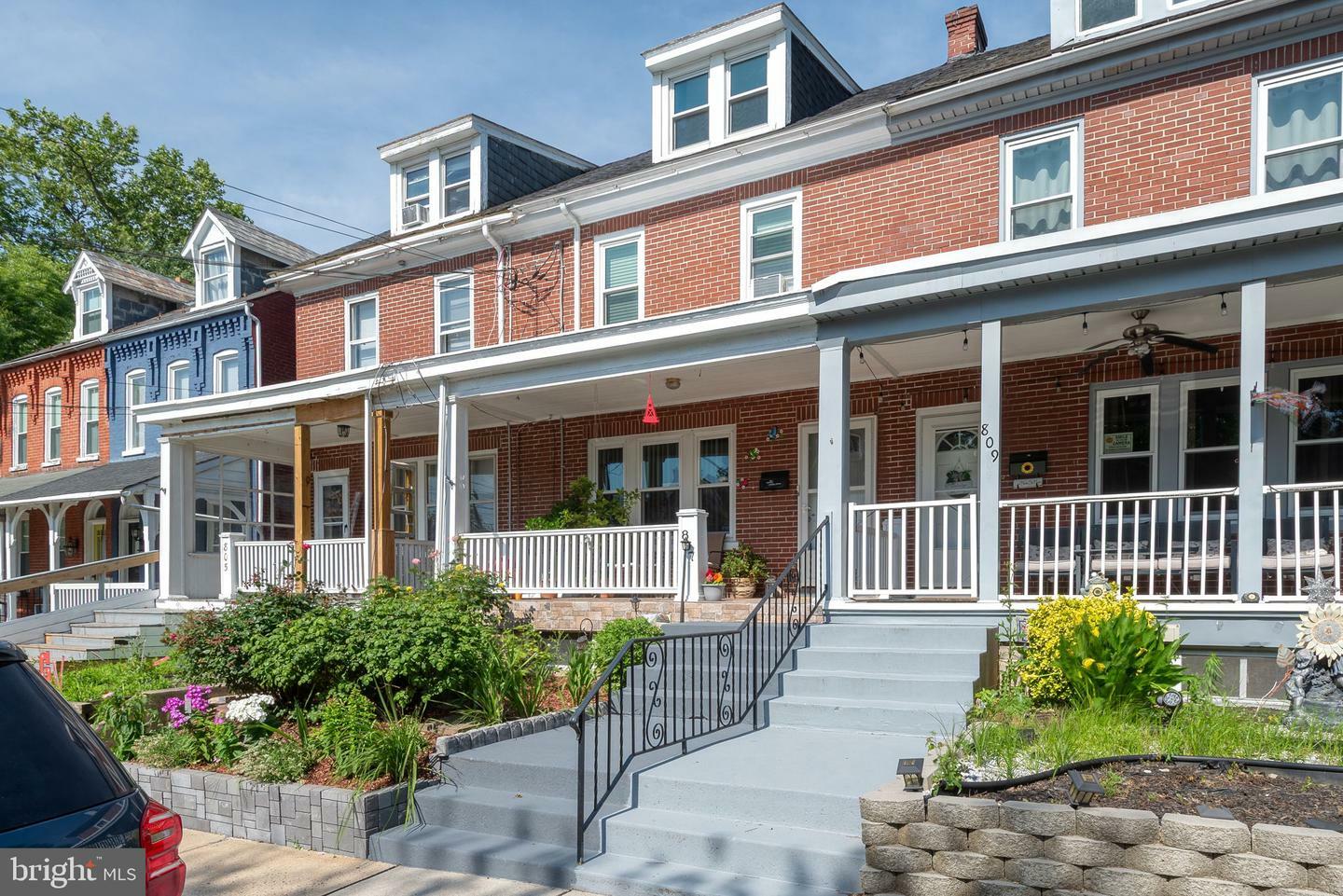 Property Photo:  807 Highland Avenue  PA 17603 