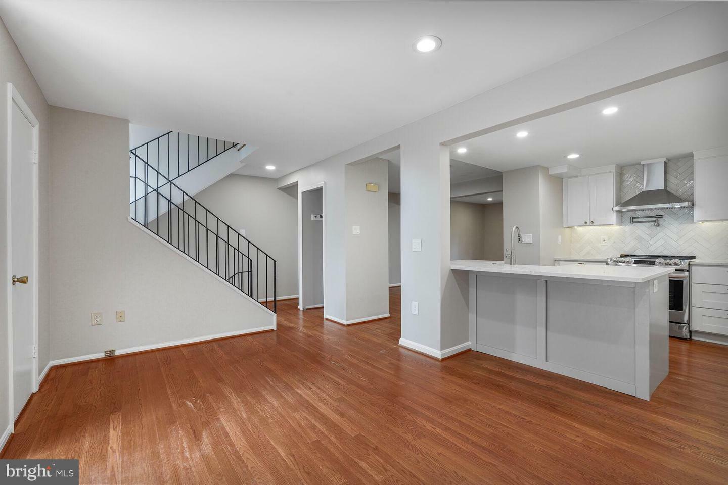 Property Photo: 11022 Saffold Way VA 20190