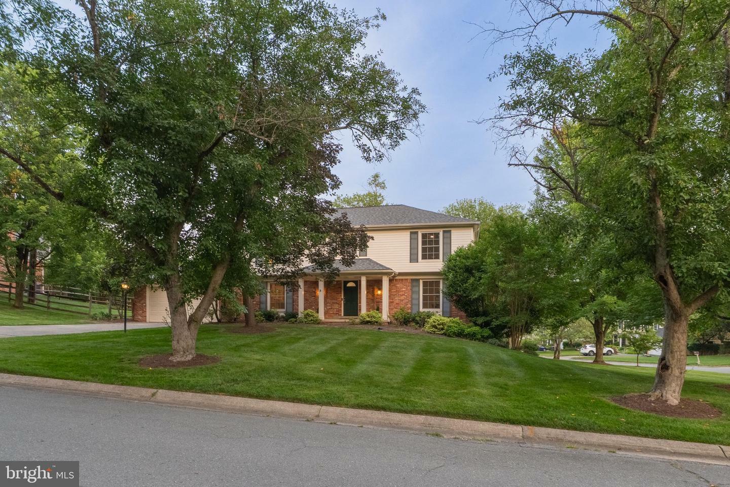 Property Photo: 8712 Fox Run MD 20854