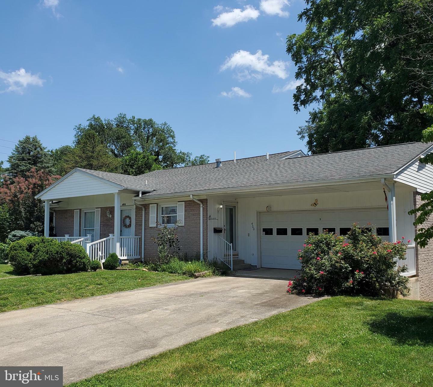 Property Photo: 400 S Georgia Avenue WV 25401