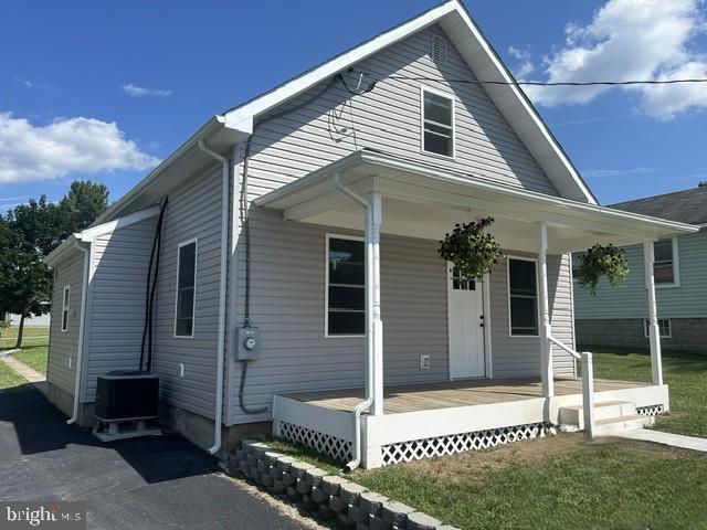 83 Jackson Street  Paw Paw WV 25434 photo