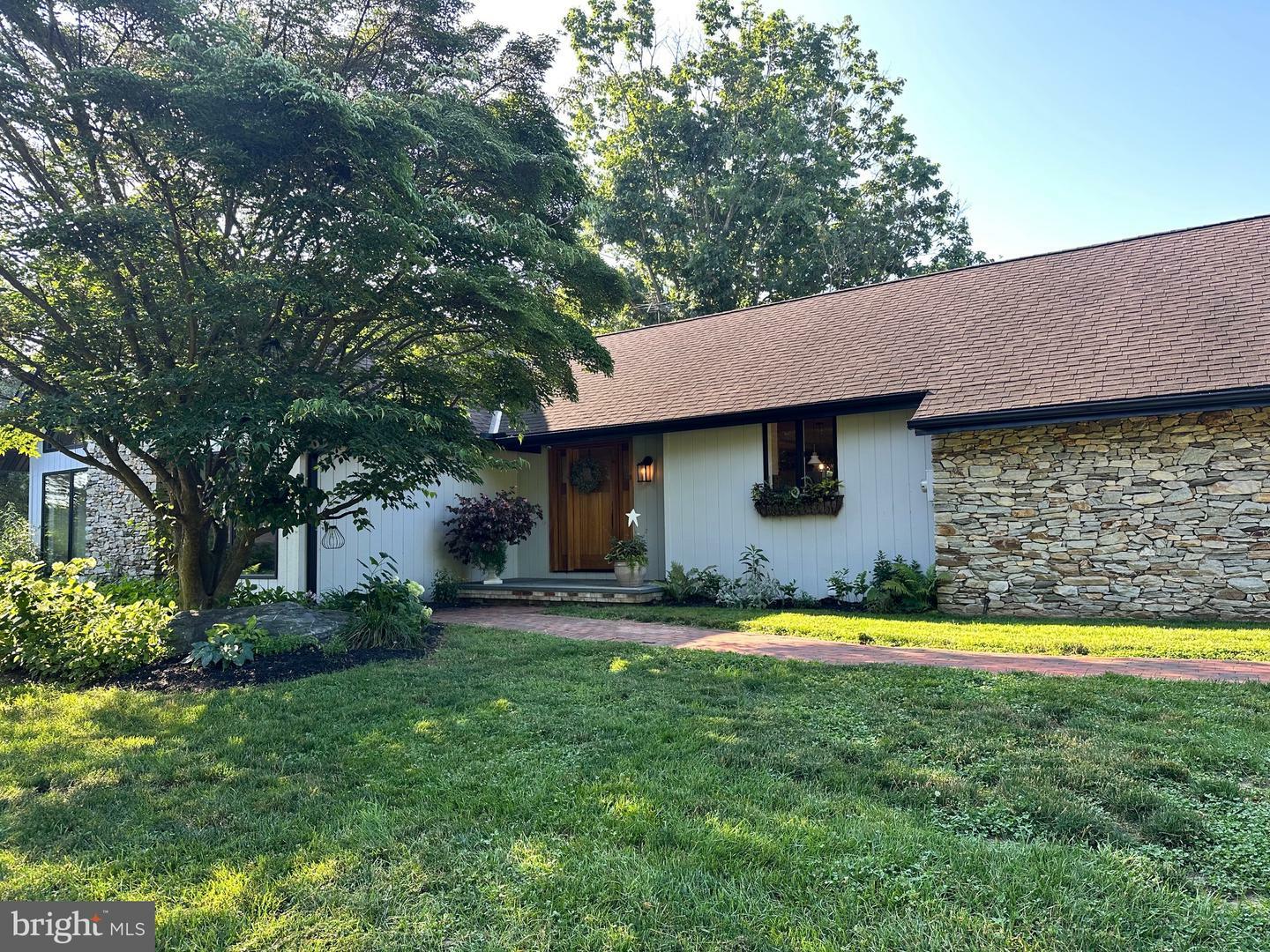 Property Photo: 213 Tomahawk Drive PA 17516
