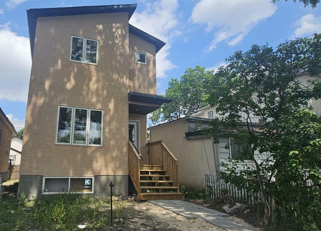 Property Photo: 857 Boyd Avenue MB R2X 0Z5
