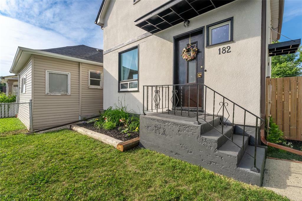 Property Photo: 182 Perth Avenue MB R2V 0T1