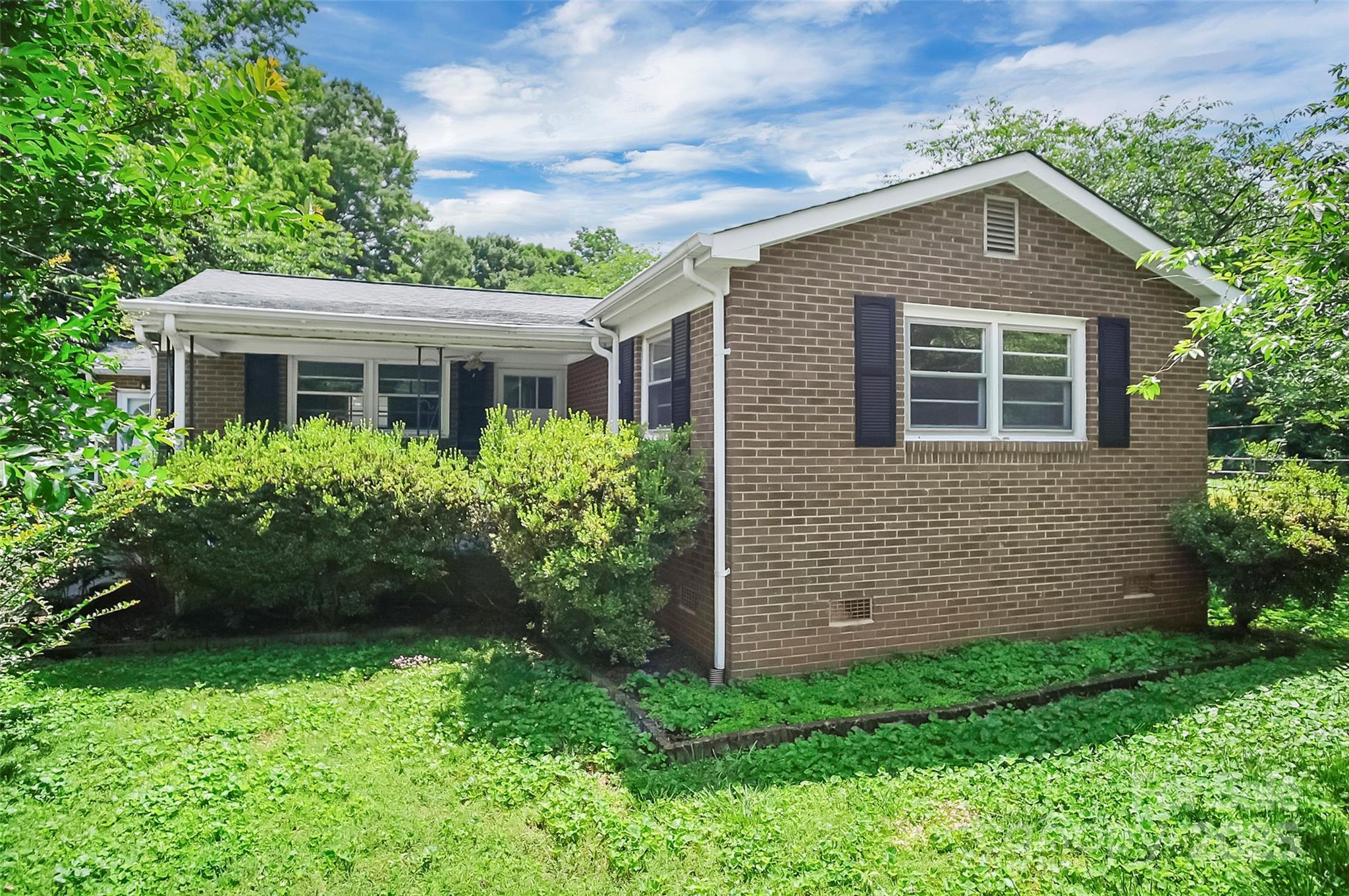 Property Photo: 2215 Hodgin Street NC 28056