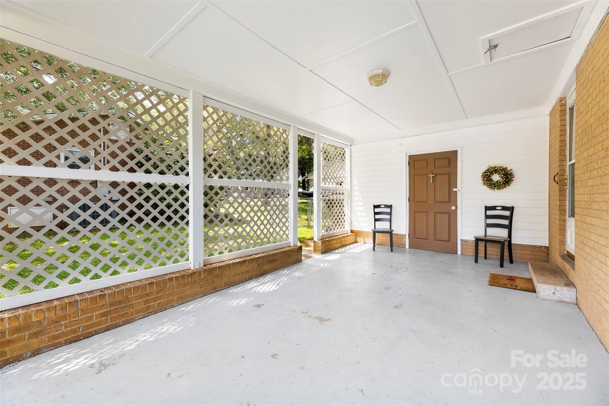 Property Photo: 814 W Gold Street NC 28086