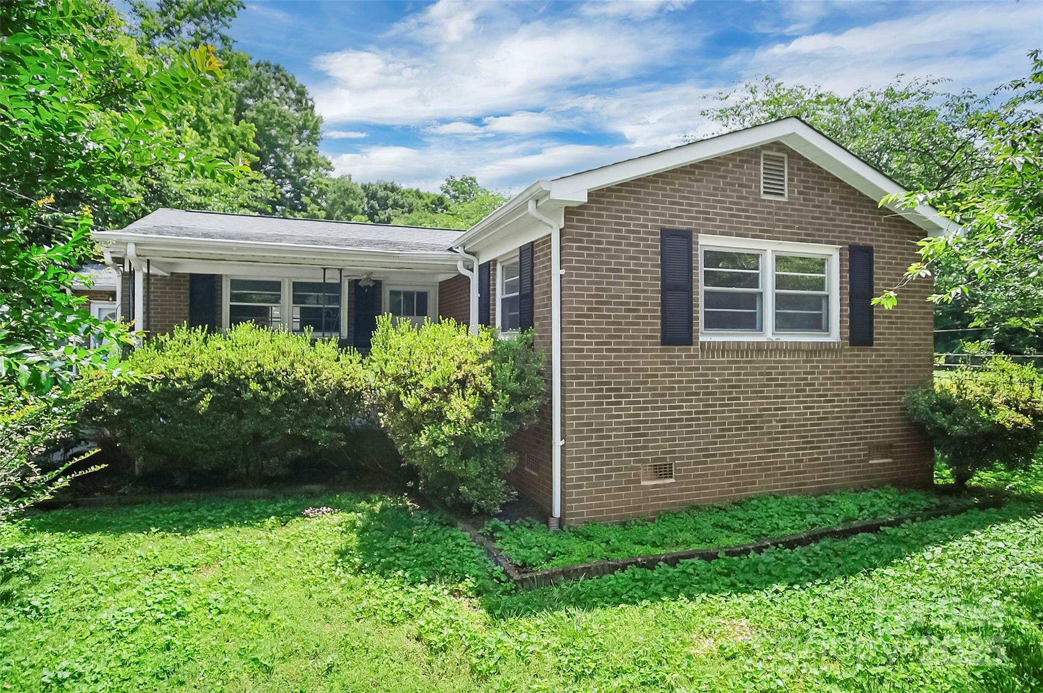 Property Photo: 2215 Hodgin Street NC 28056