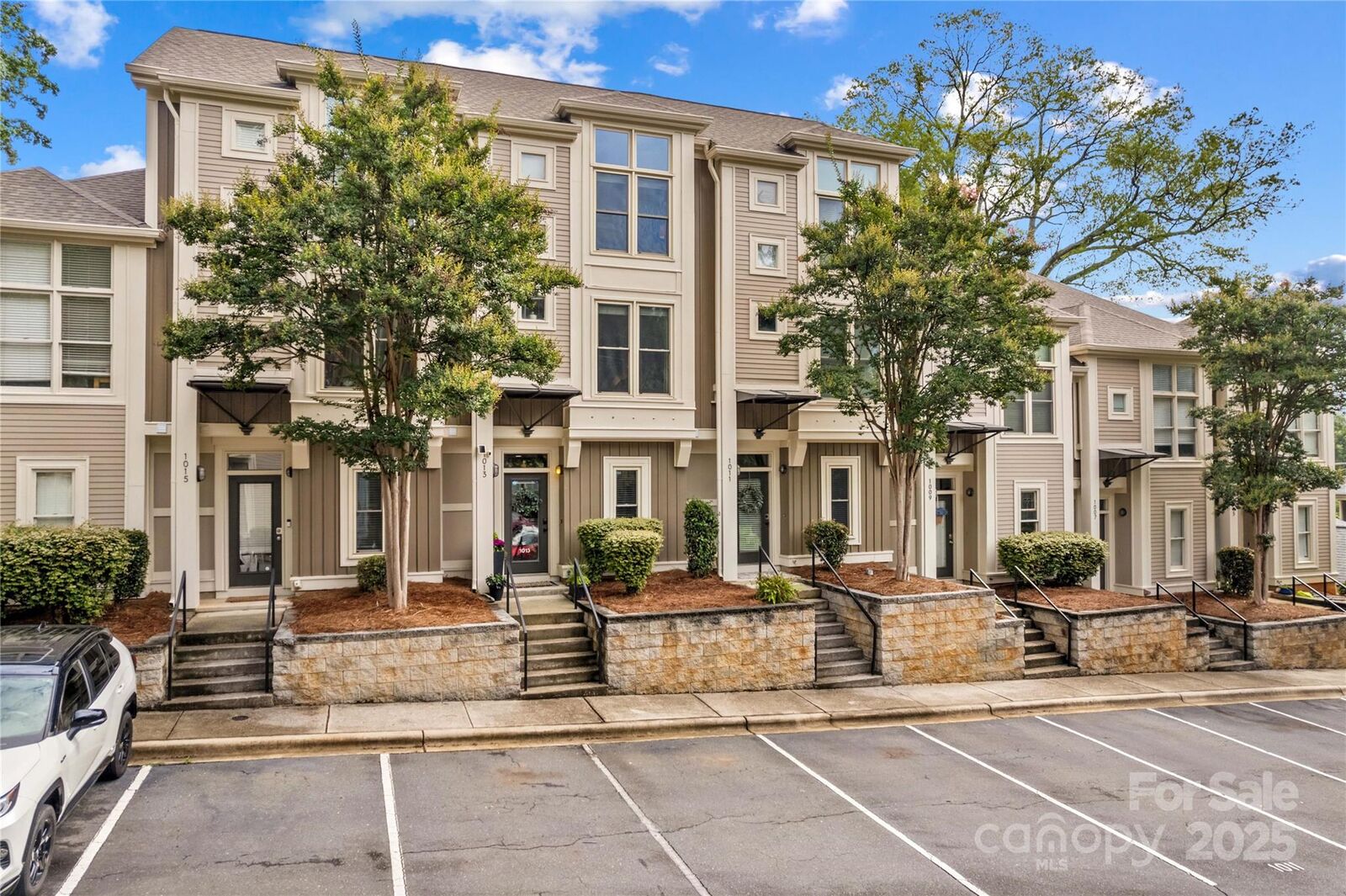 Property Photo:  1013 Park West Drive 5  NC 28209 