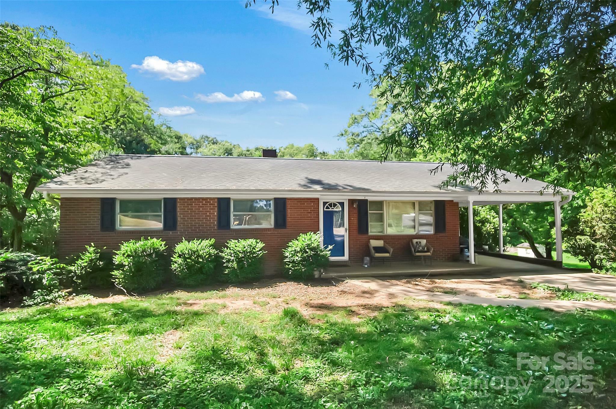 Property Photo: 113 N Academy Street NC 28114