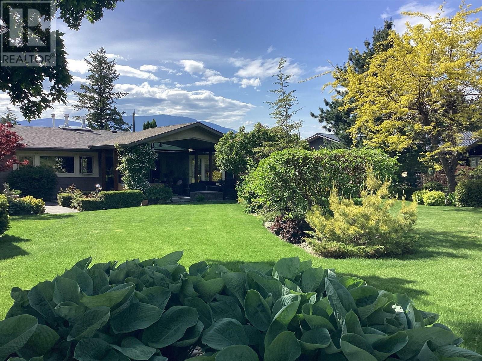 Photo de la propriété: 2150 28 Street Northeast BC V1E 3E1