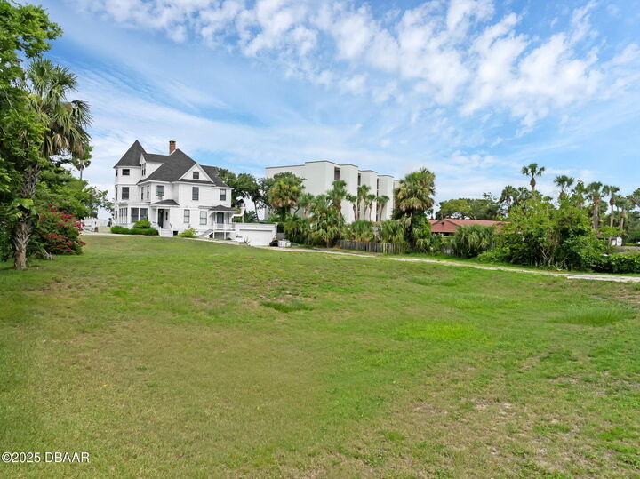 Property Photo:  1000 S Peninsula Drive  FL 32118 