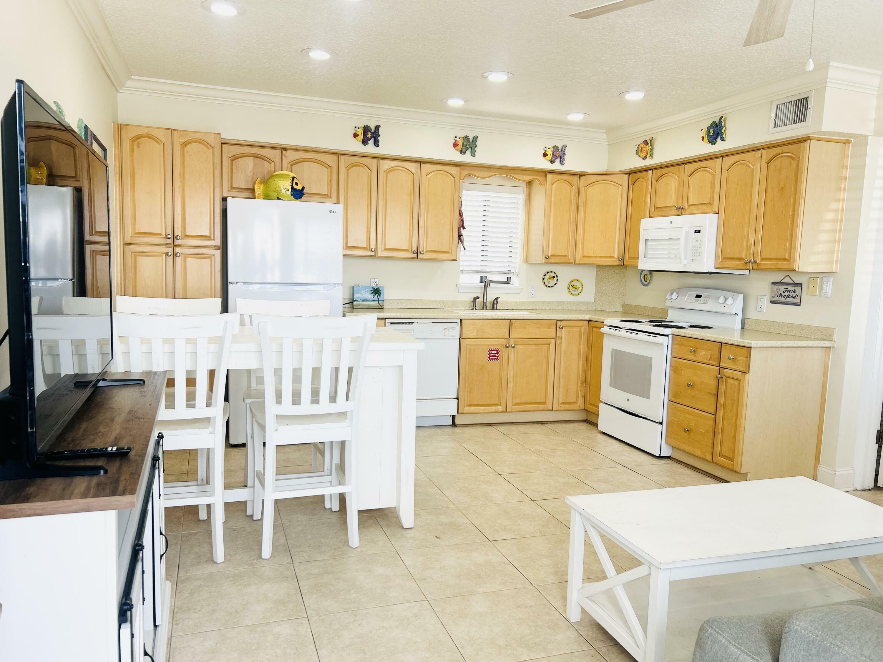 Property Photo: 3100 Scenic Highway 98 118 FL 32541