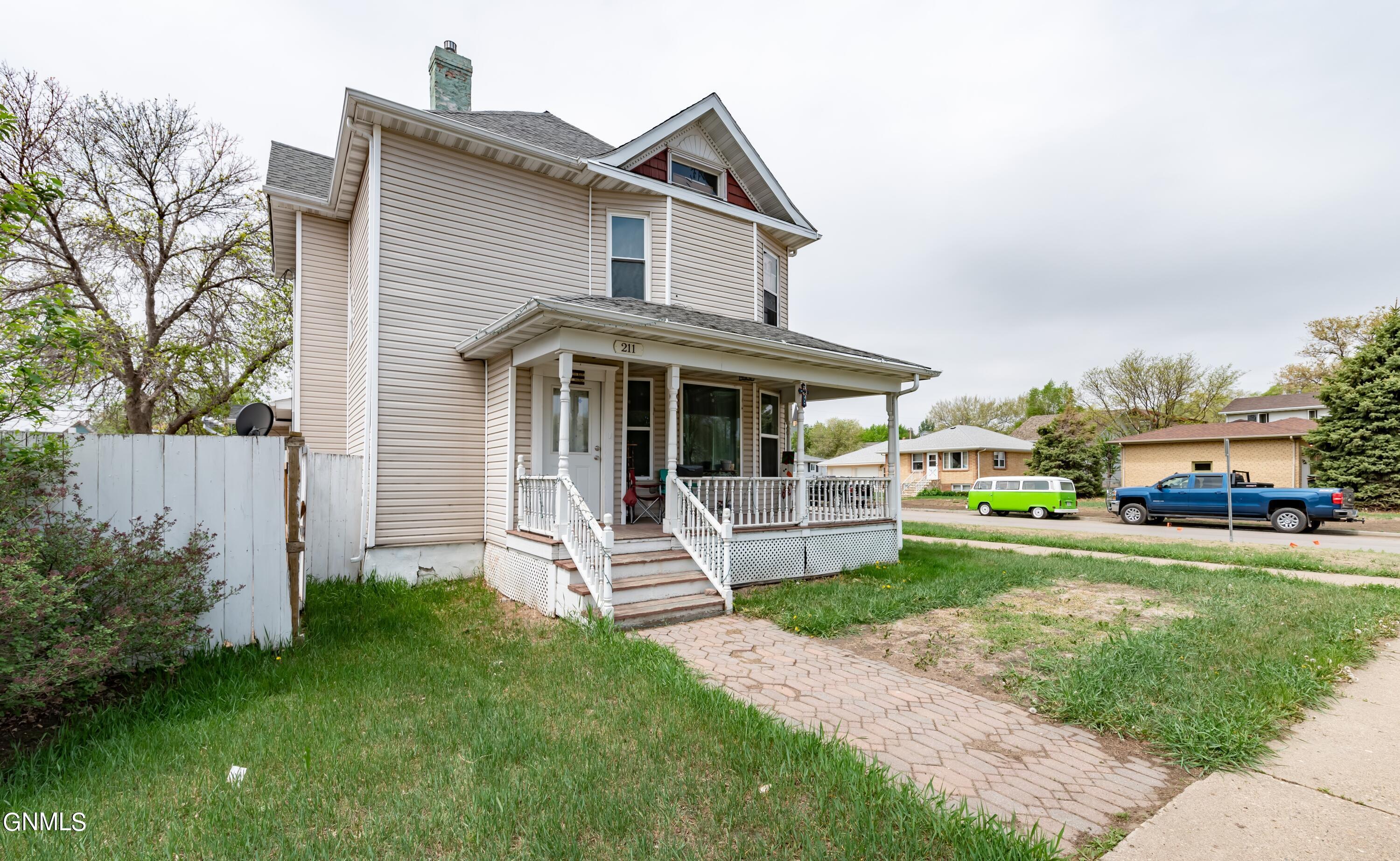 Property Photo: 211 2nd Avenue NE ND 58554