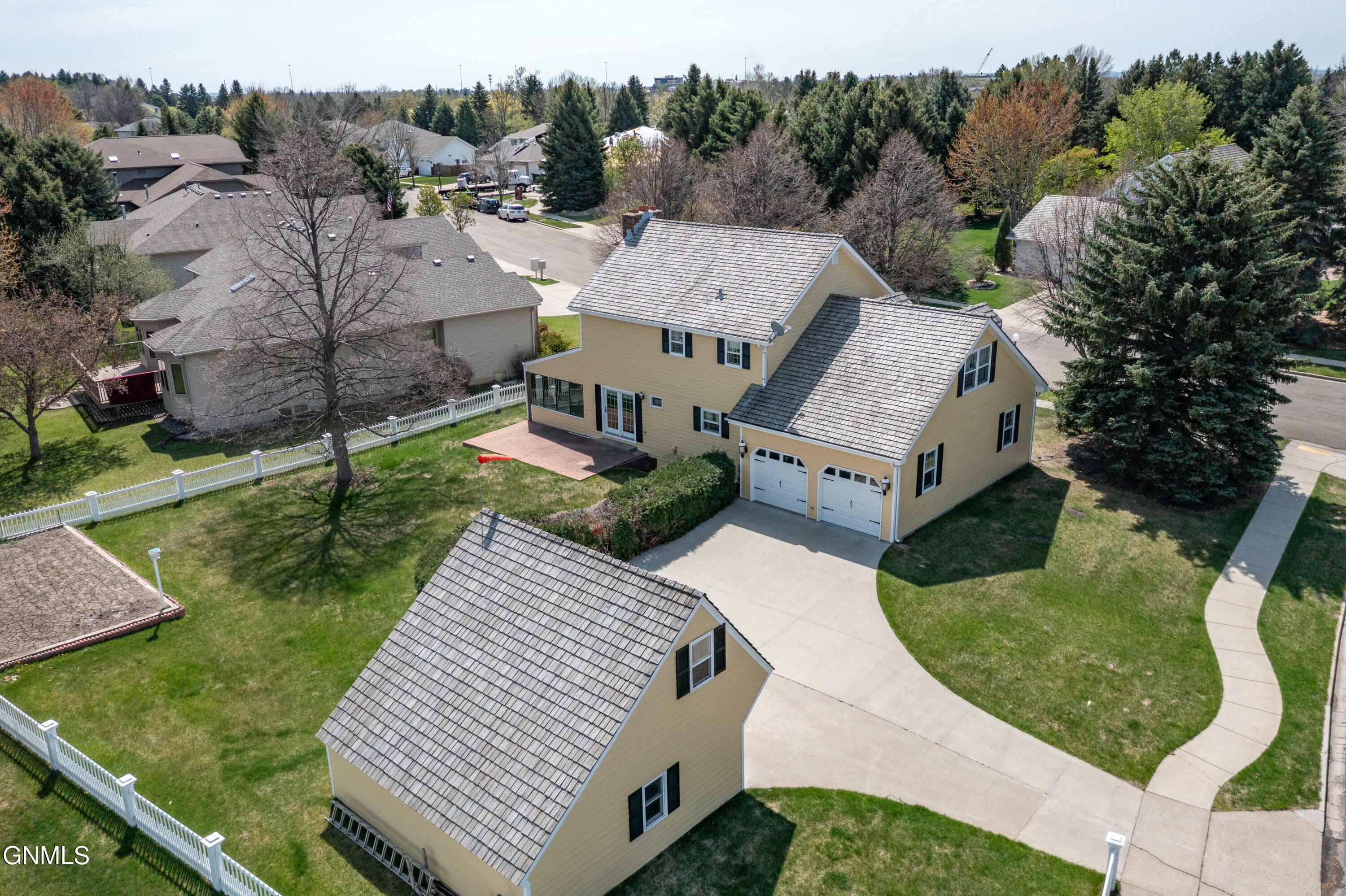 1872 Contessa Drive  Bismarck ND 58503 photo
