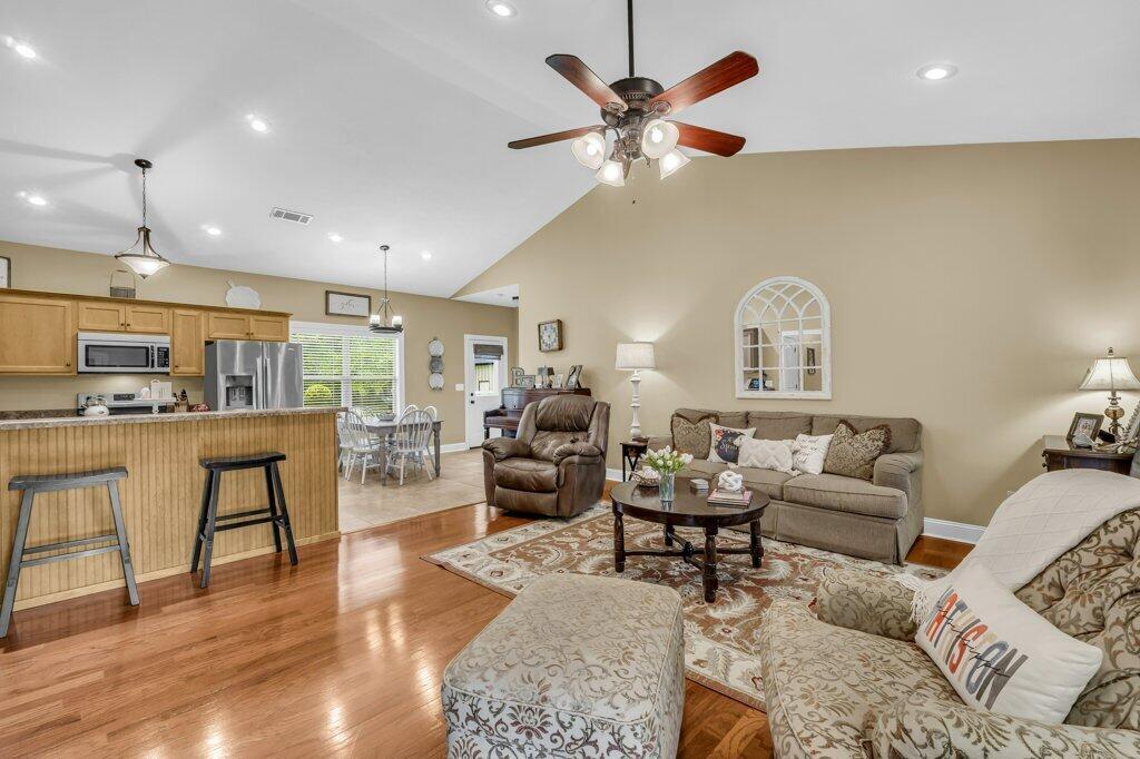 Property Photo: 1486 Ms-403 MS 39752