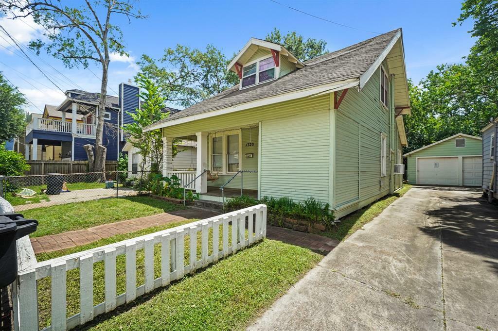 Property Photo: 1320 Alexander Street TX 77008