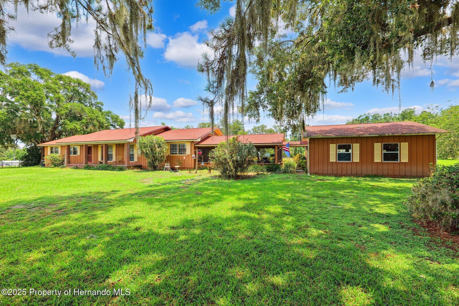 Property Photo:  20480 Lake Lindsey Road  FL 34601 
