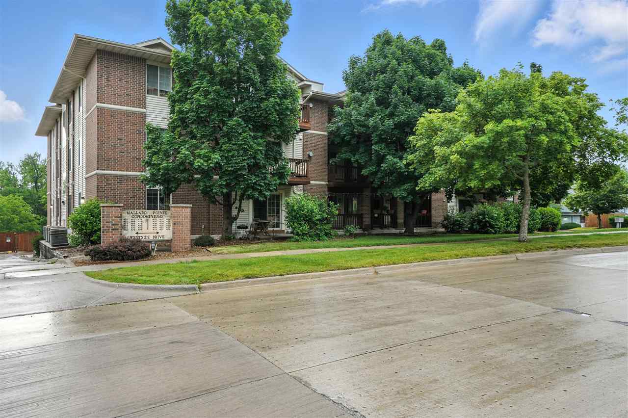 Property Photo: 414 West Side Dr IA 52246