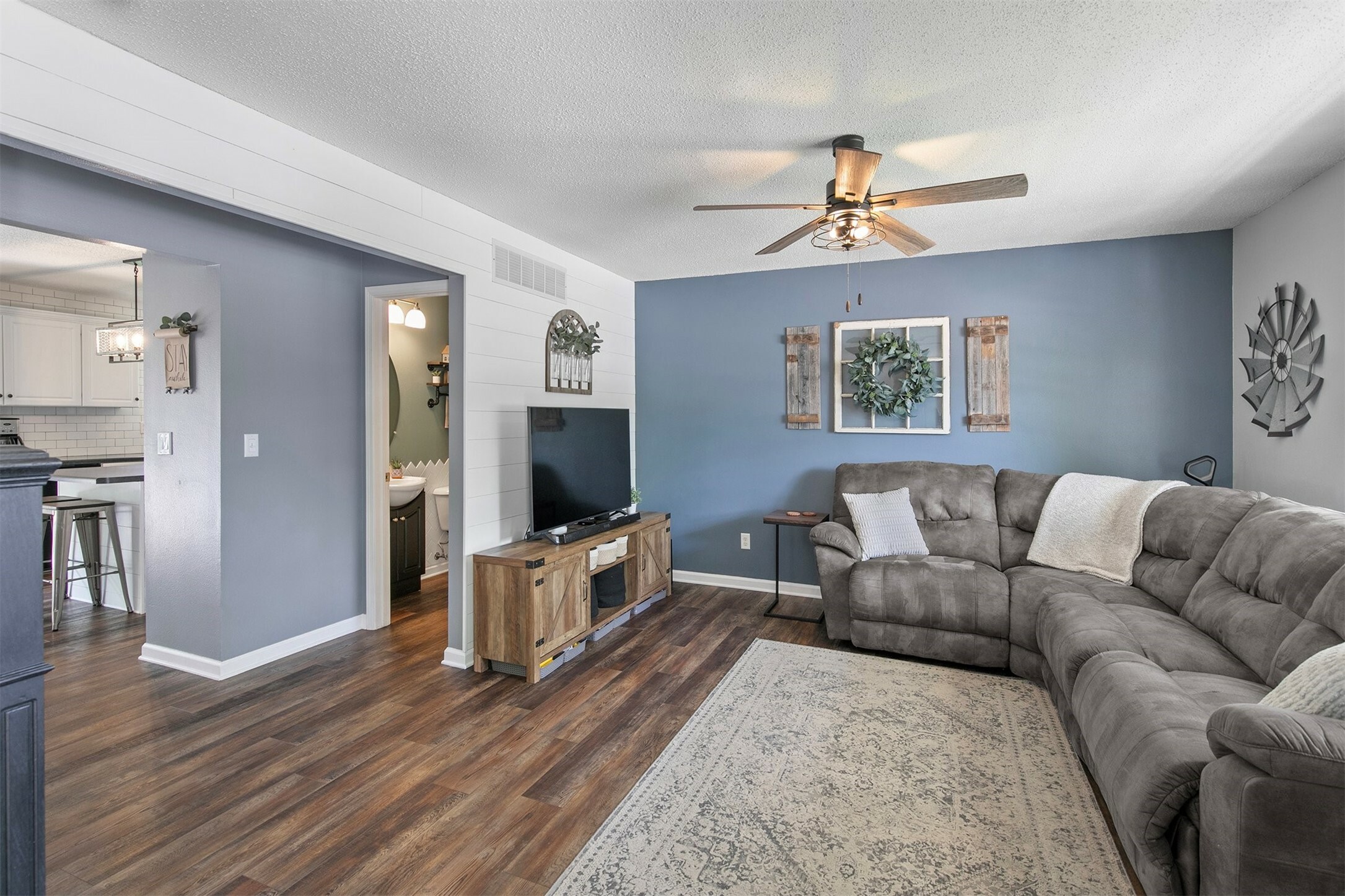 Property Photo: 2826 SW Village Circle IA 50023