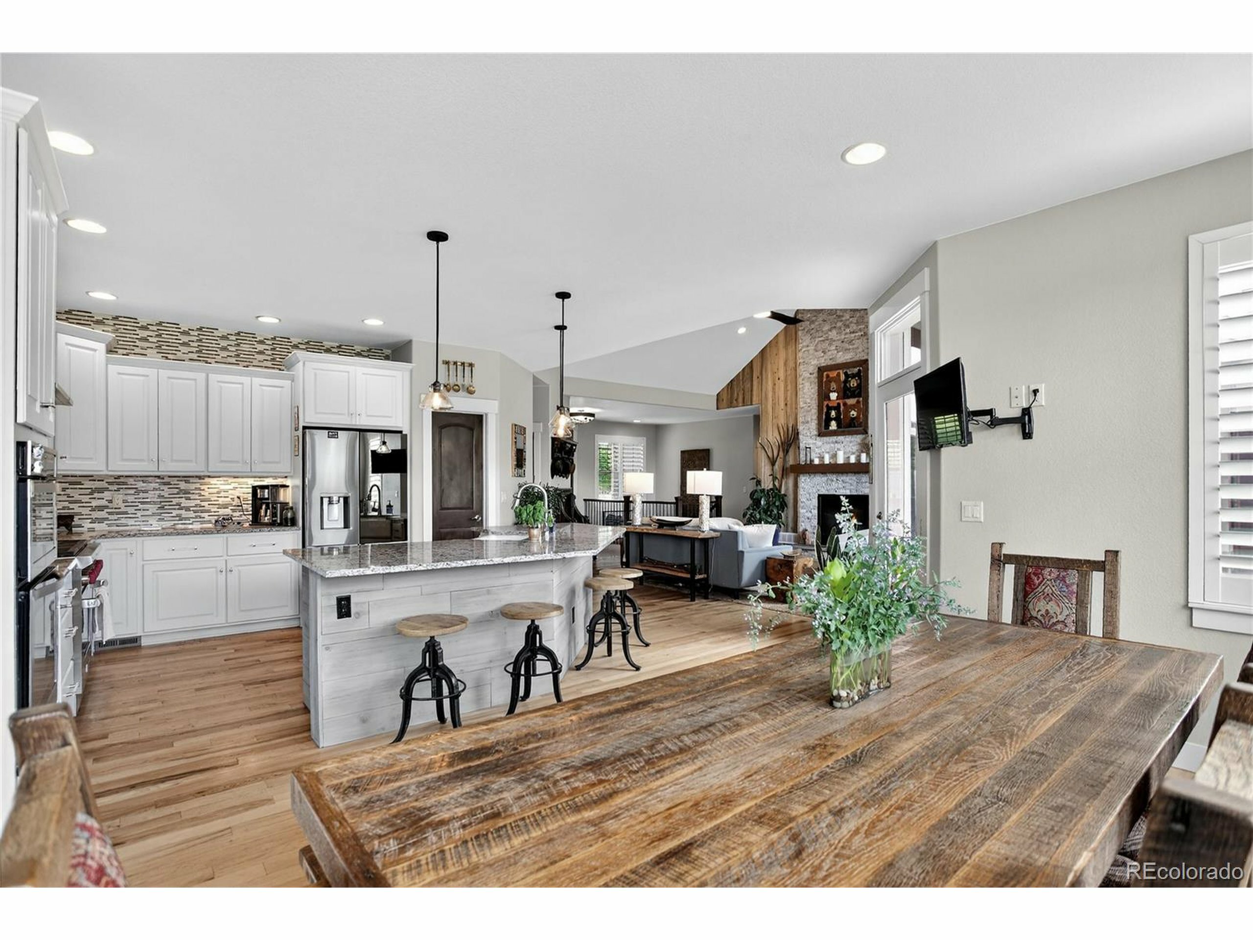 Property Photo: 31189 Manitoba Dr CO 80439