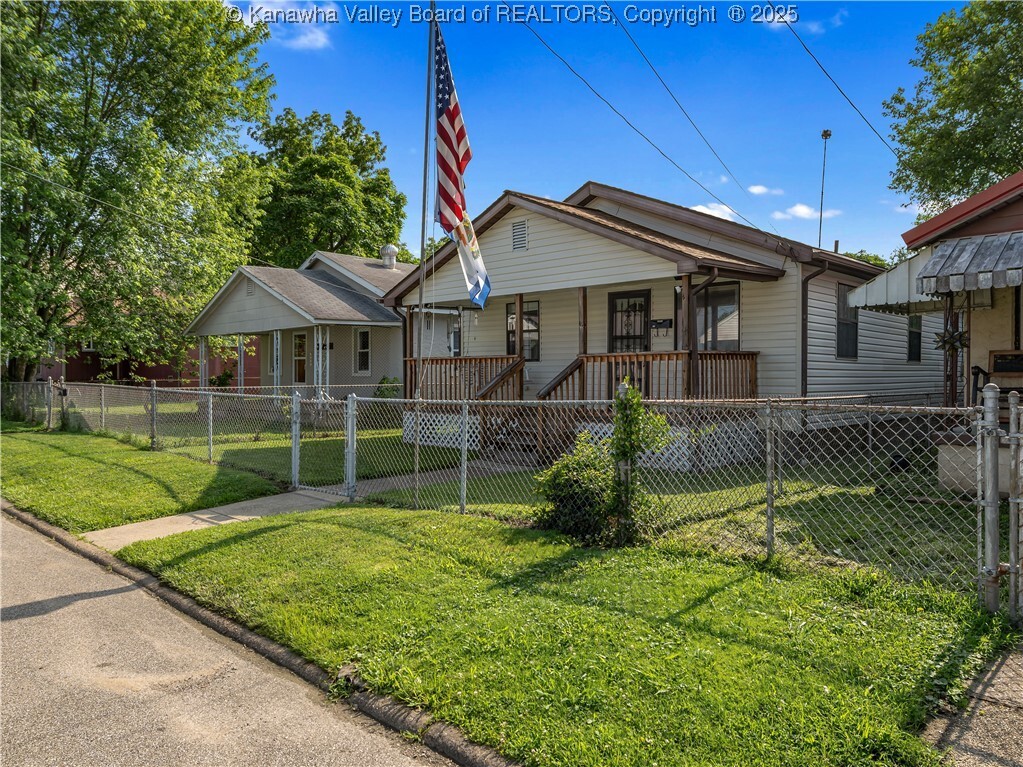 Property Photo: 504 Drew Street WV 25177