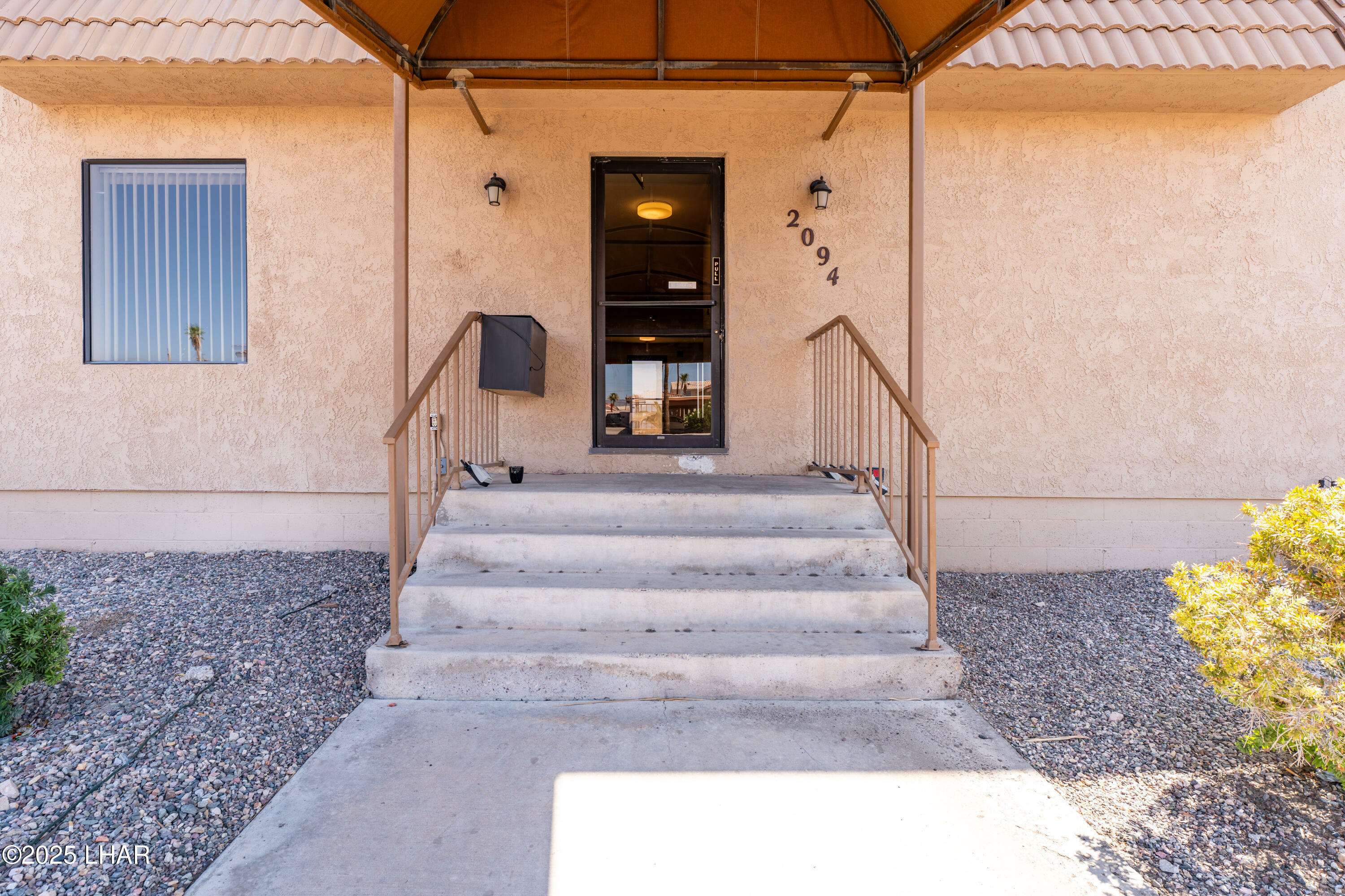 Property Photo: 2094 Mesquite Ave 113 AZ 86403