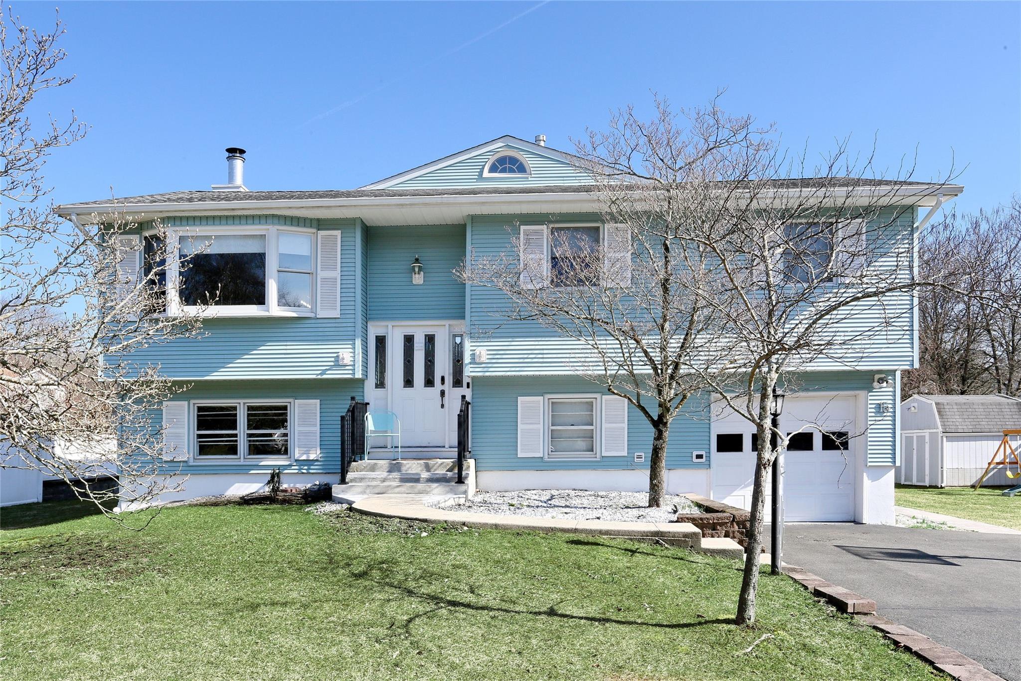 Property Photo:  15 Castle Court  NY 10984 