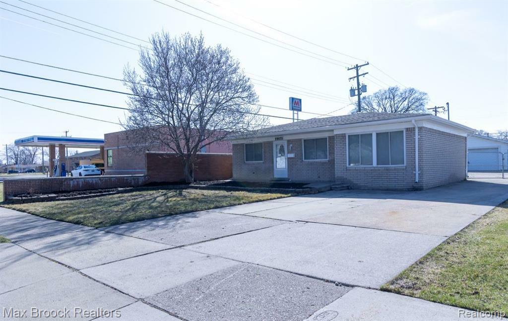 Property Photo: 29075 Congress Street MI 48066 2259