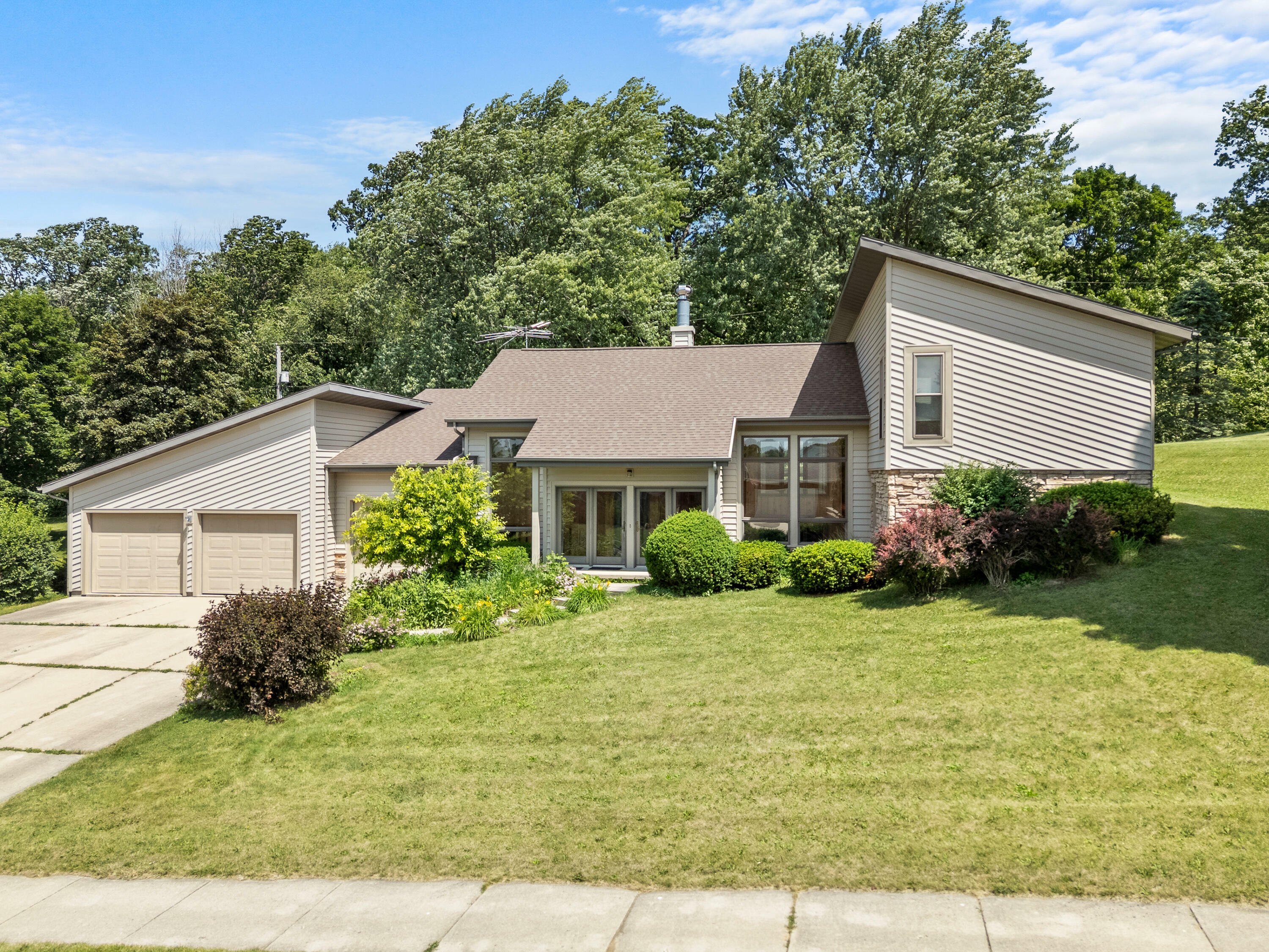 Property Photo:  540 Werner Dr  WI 53040 