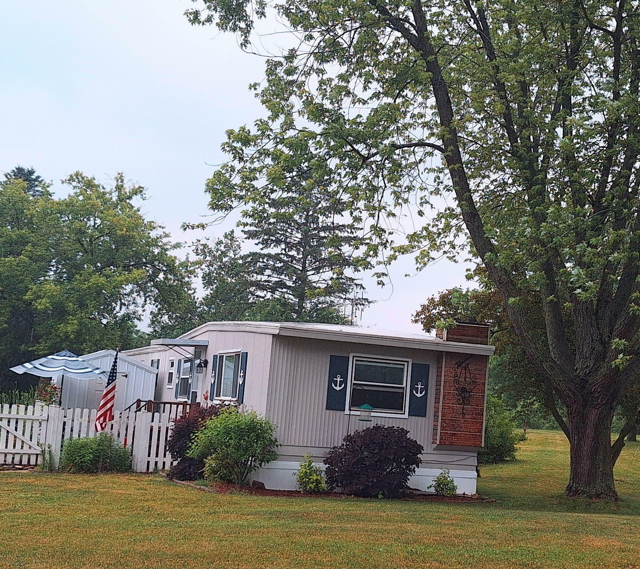 Property Photo:  1412 Park St 13  WI 53105 